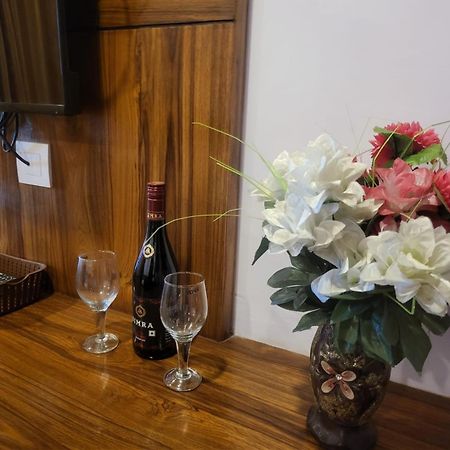 Hotel Kasauli View Cafe Restaurant Open Terrace Mountain View ภายนอก รูปภาพ