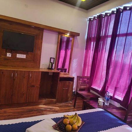 Hotel Kasauli View Cafe Restaurant Open Terrace Mountain View ภายนอก รูปภาพ