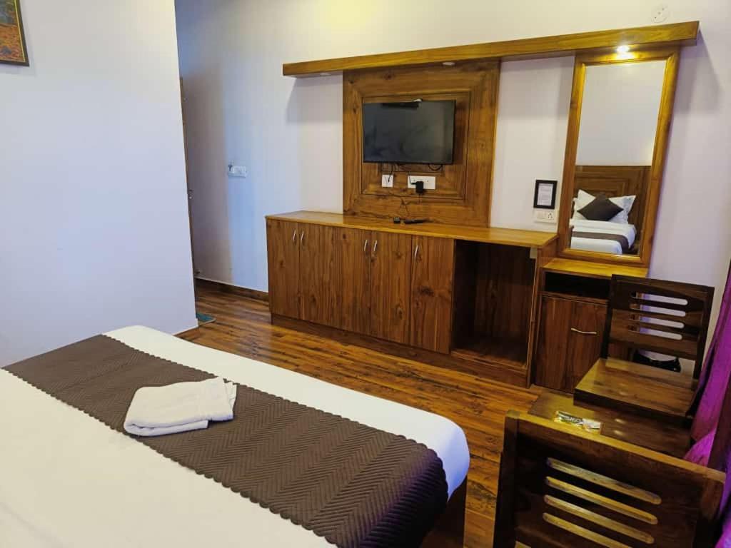 Hotel Kasauli View Cafe Restaurant Open Terrace Mountain View ภายนอก รูปภาพ