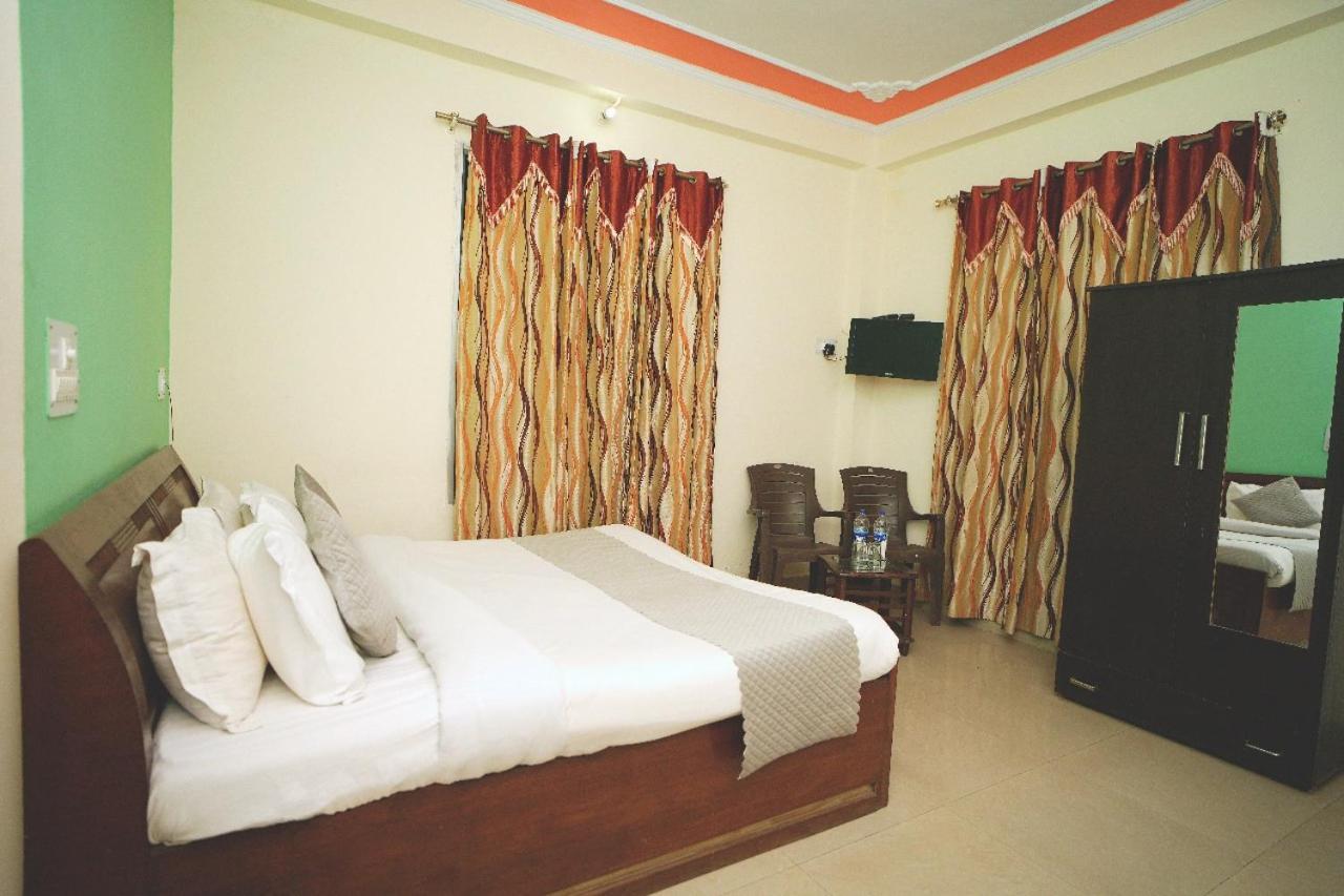 Hotel Kasauli View Cafe Restaurant Open Terrace Mountain View ภายนอก รูปภาพ
