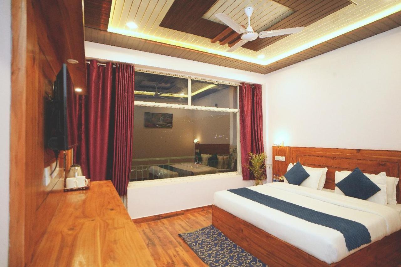 Hotel Kasauli View Cafe Restaurant Open Terrace Mountain View ภายนอก รูปภาพ
