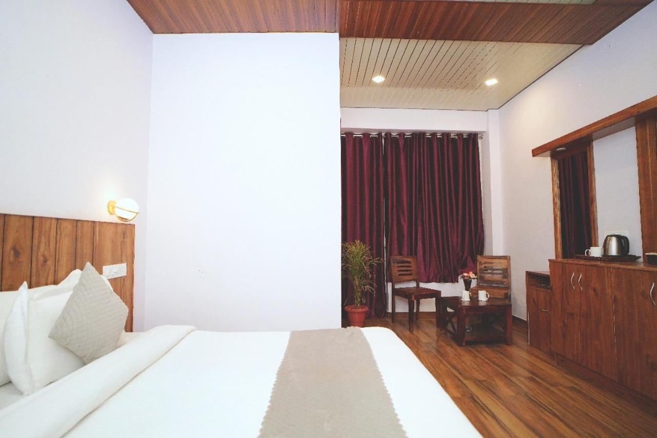 Hotel Kasauli View Cafe Restaurant Open Terrace Mountain View ภายนอก รูปภาพ