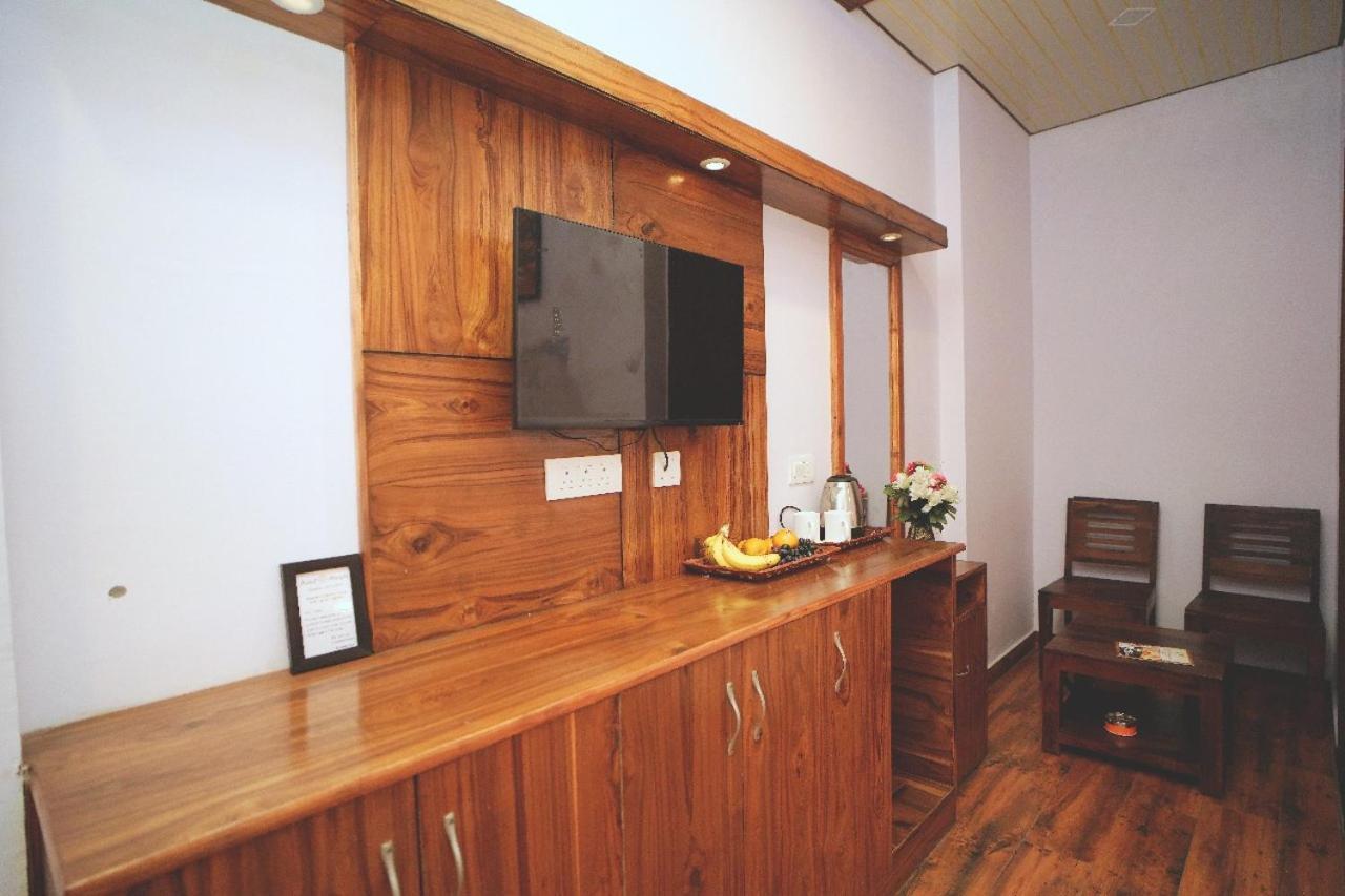 Hotel Kasauli View Cafe Restaurant Open Terrace Mountain View ภายนอก รูปภาพ