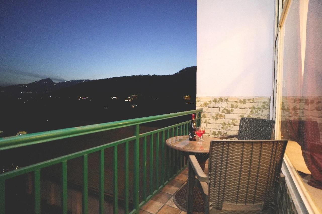 Hotel Kasauli View Cafe Restaurant Open Terrace Mountain View ภายนอก รูปภาพ
