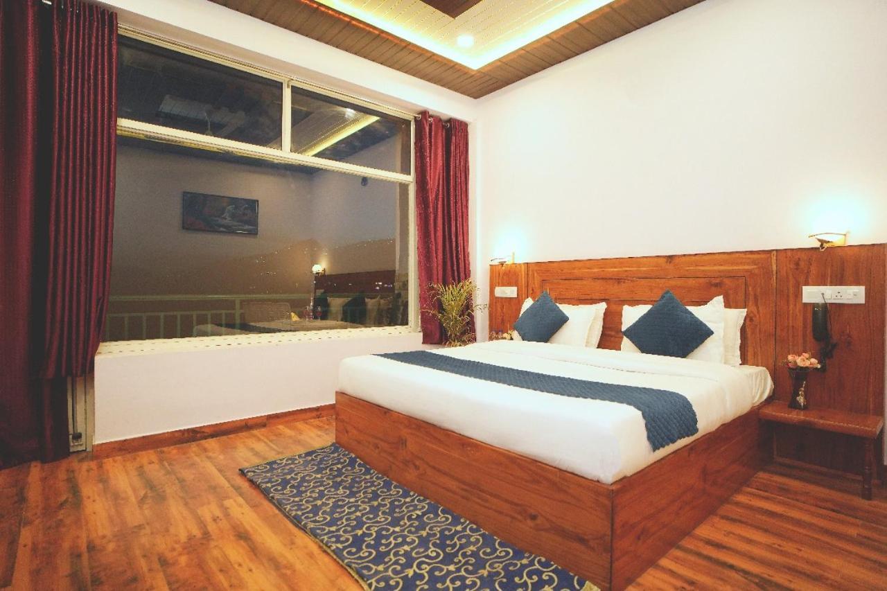 Hotel Kasauli View Cafe Restaurant Open Terrace Mountain View ภายนอก รูปภาพ