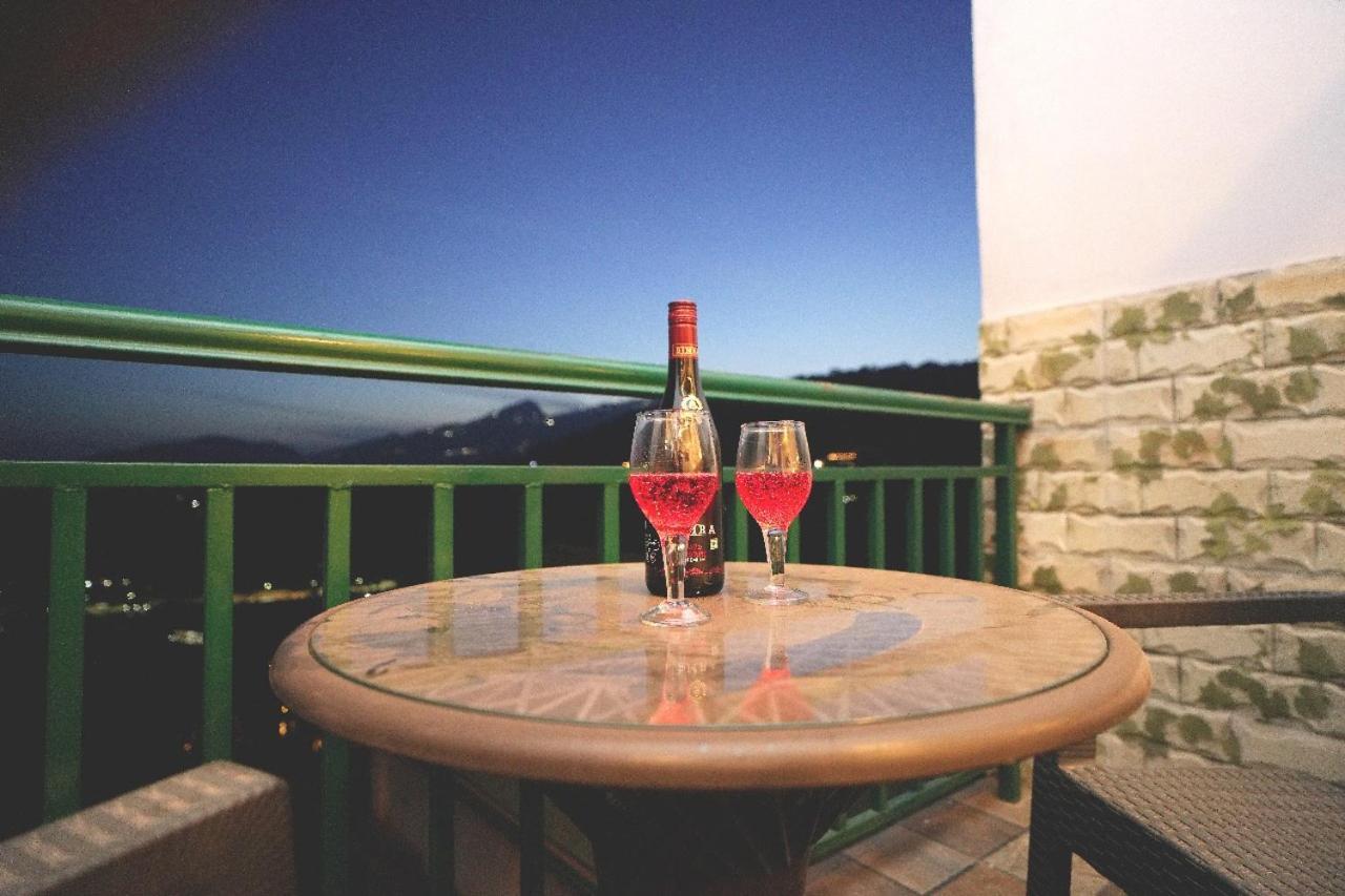 Hotel Kasauli View Cafe Restaurant Open Terrace Mountain View ภายนอก รูปภาพ