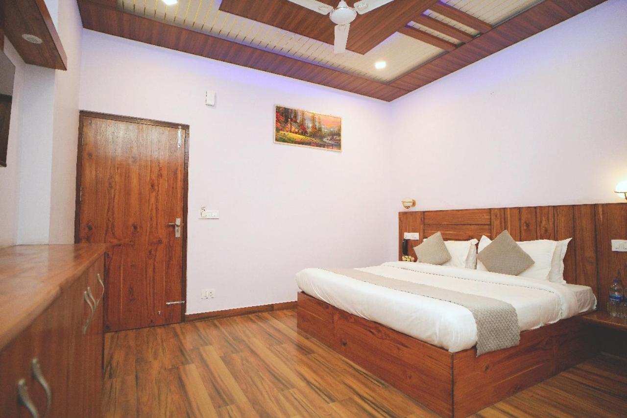 Hotel Kasauli View Cafe Restaurant Open Terrace Mountain View ภายนอก รูปภาพ
