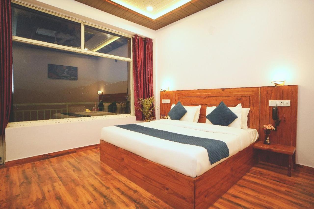 Hotel Kasauli View Cafe Restaurant Open Terrace Mountain View ภายนอก รูปภาพ