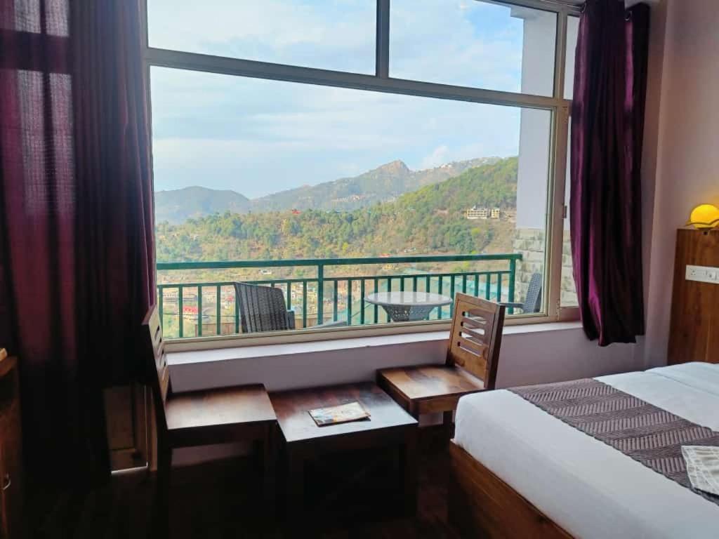 Hotel Kasauli View Cafe Restaurant Open Terrace Mountain View ภายนอก รูปภาพ